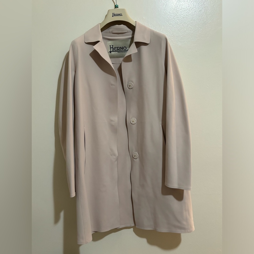 Herno pink rain coat!! traditional stretch rain coat in exclusive pink